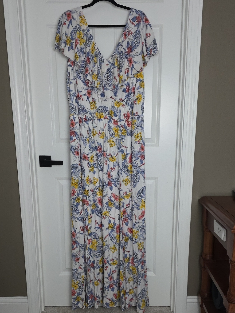 Kiyonna Floral Print Maxi Dress With Ruffle Shoulders And V Neckline Size 2X